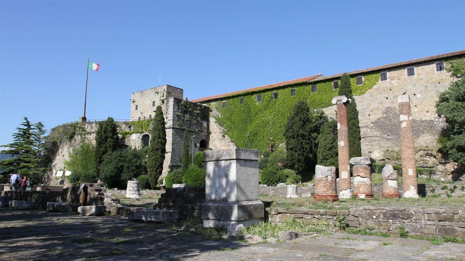 Appartamento Al Castello Trieste Exterior photo